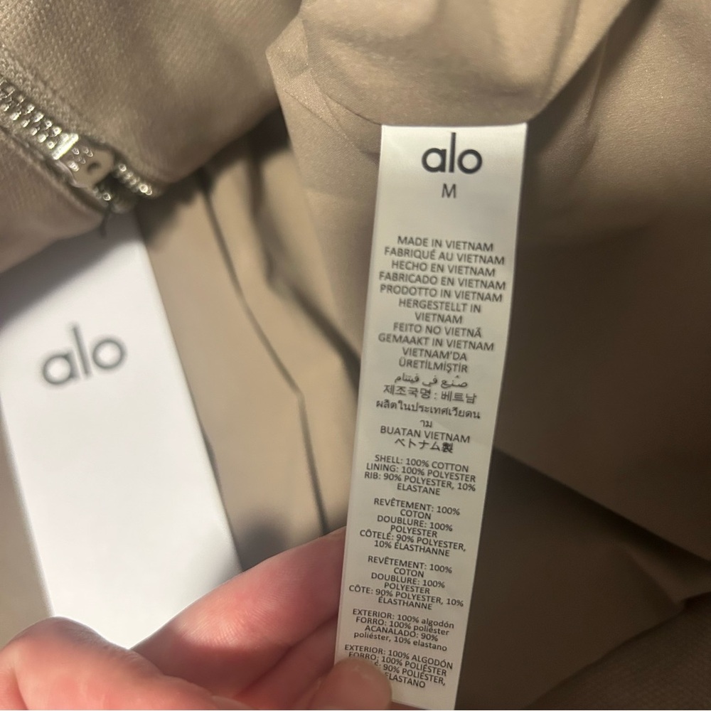 Alo Cropped Main Character Jacket - Picture 14 of 14